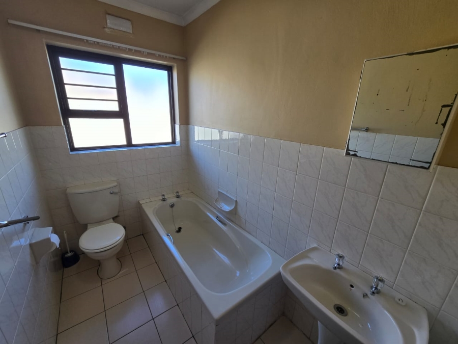 To Let 3 Bedroom Property for Rent in Protea Heights Western Cape
